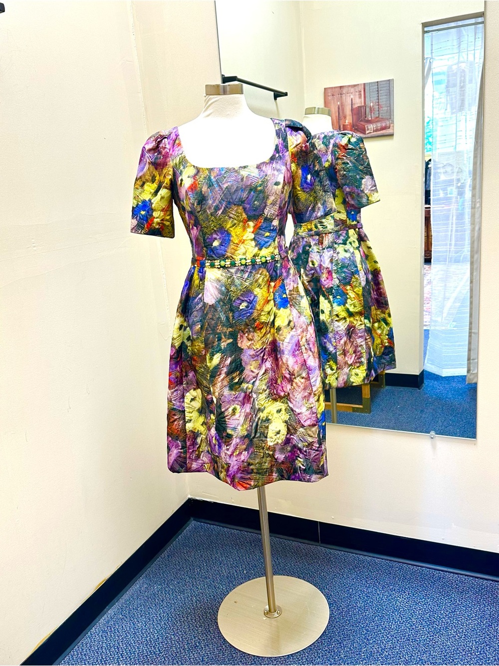 Teri Jon Lined Floral Dress Size 8. BEAUTIFUL! Like New! Discolored bead. seepic